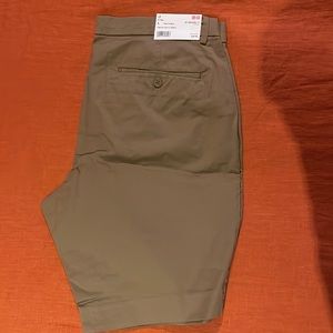 UNIQLO Men’s L STRETCH SLIM FIT Shorts / Beige